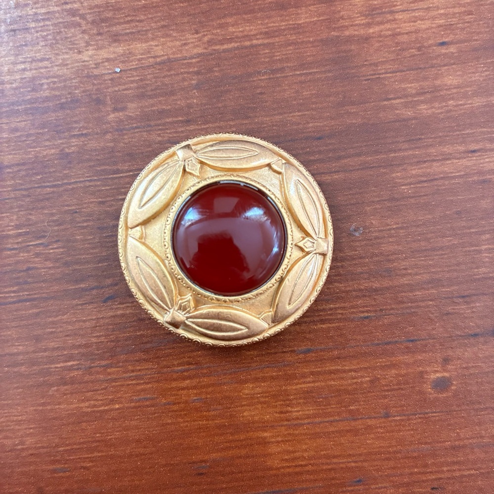 MONET Smithsonian Egyptian Revival Gold Tone Faux Carnelian Cabochon Brooch Pin - Picture 5 of 8